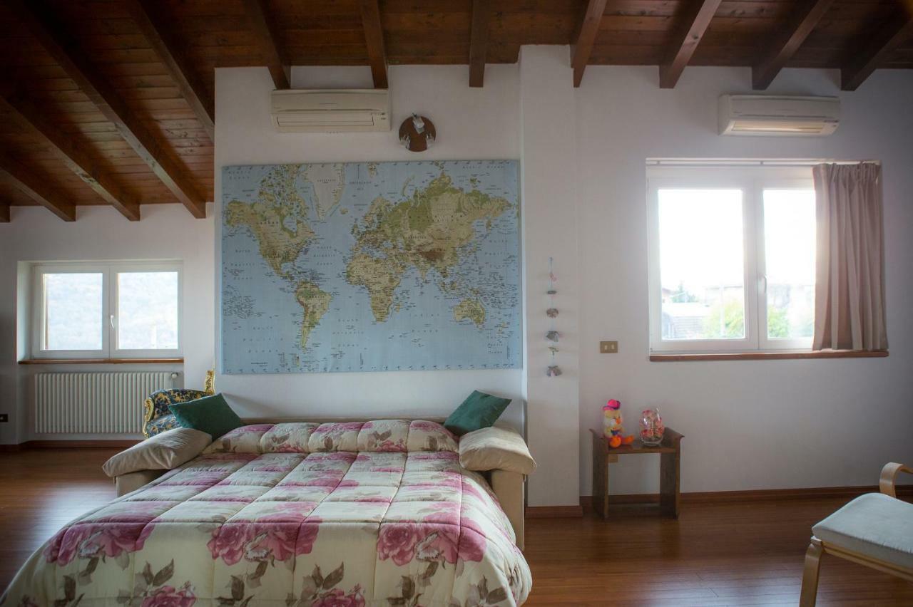 J&J House Appartement Castelmarte Buitenkant foto