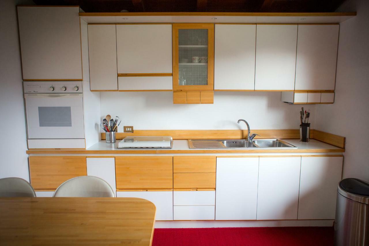 J&J House Appartement Castelmarte Buitenkant foto